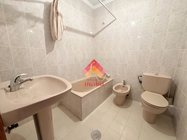¡AMPLIO PISO CON COCHERA CERRADA EN EL CENTRO! — 17