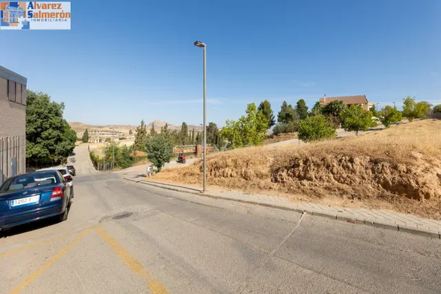 Venta de solar urbano de 258 m2 en Otura (Granada) — 3