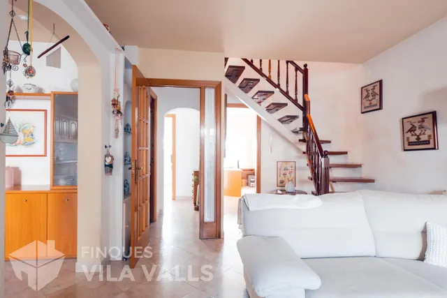 Casa con garaje para 5 coches, 2 terrazas y amplios espacios familiares — 12