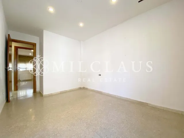 Piso en venta en C/ Sicilia, Merinals — 23