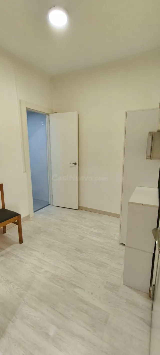 PISO ALQUILER EN CIUTAT VELLA - foto 4