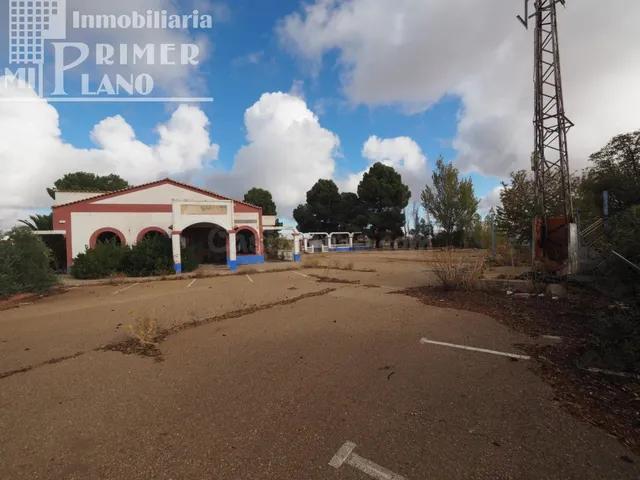 Se vende local destinado a Restaurante junto a la autovia de