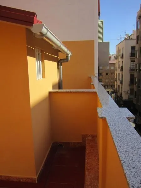 Edificio Reformado en el Corazón de Alicante: Oportunidad de Inversión — 14