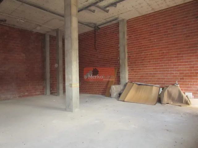 SE ALQUILA BAJO O SE VENDE COMERCIAL  EN OBRA AVENIDA DE LA CORUÑA — 7