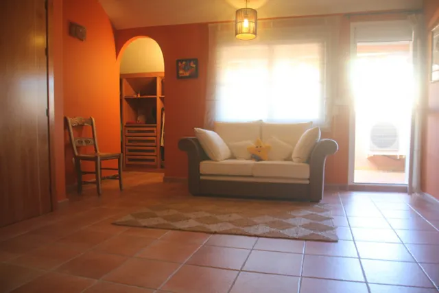se vende casa adosada en el centro a tan solo 150 metros de la playa — 37