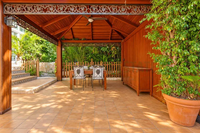 Chalet independiente a 100 m del mar con jardín y piscina en Cabo de las Huertas. — 18