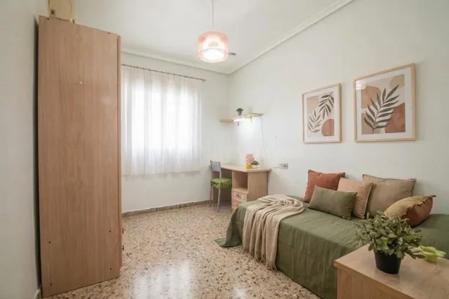 ASCENSOR, 3 habitaciones, 2 BAÑOS, PLAZA DE GARAJE Y TRASTERO Y BALCÓN — 3