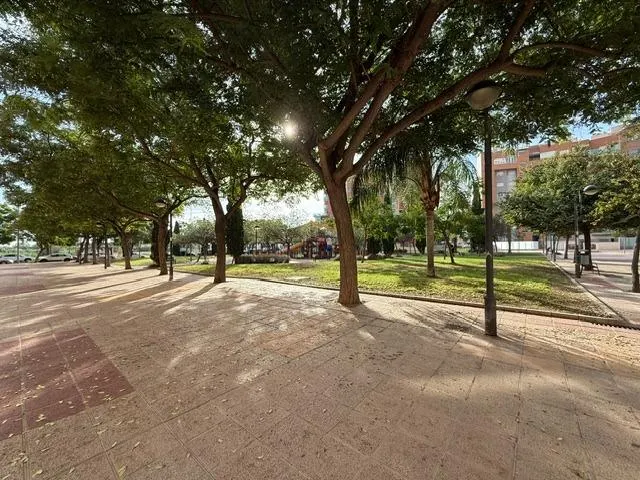 Alquiler apartamento amplio juan de borbon, 2 dormitorios, 2 baños, garaje , amueblado, luminoso — 27