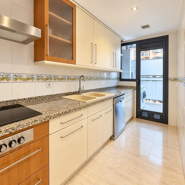 EXCLUSIVA VIVIENDA DE 135 m2 CON 3 habitaciones, GARAJE INCLUIDO Y ZONAS AJARDINADAS EN PENYA-ROJA – AVENIDA DE FRANCIA — 10