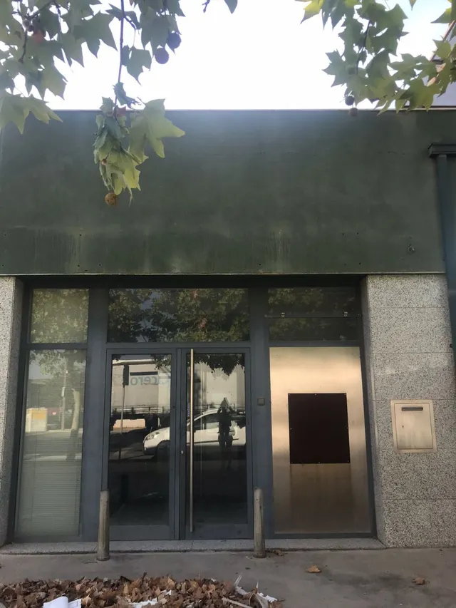 Local de 252 m2 en el poligono campo alto — 12