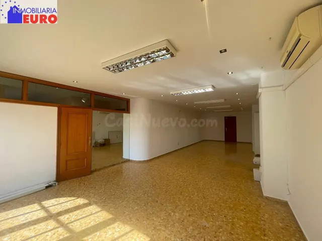 LOCAL COMERCIAL EN ENTRESUELO EN ALQUILER