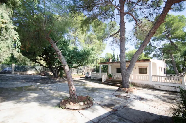 Ref. 04405.- EXCLUSIVA.- Chalet independiente con piscina en Urb. Camp Llíria. — 32