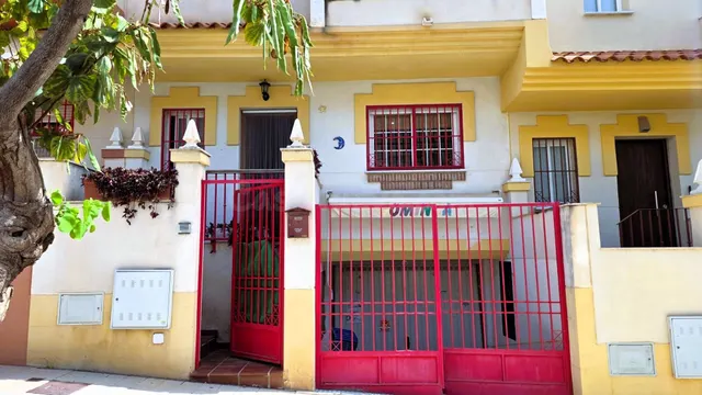 Casa con cochera en Castell de Ferro - foto 2