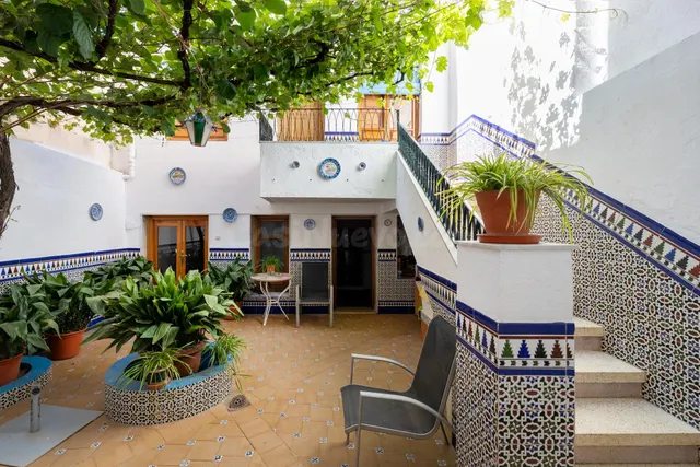 Casa con bajo comercial, bodega y terraza en pleno corazón d - foto 3