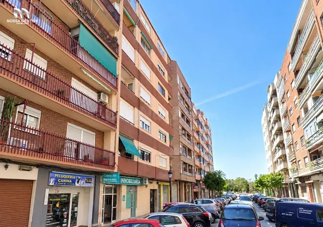 OPORTUNIDAD DE INVERSIÓN!!!- PISO CON PK INCLUIDO - ALQUILADO - NOU MOLES — 2