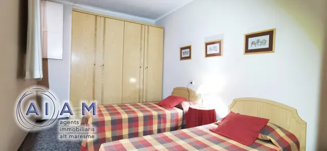 Edifidio con local y vivienda dúplex en carrer Església — 16