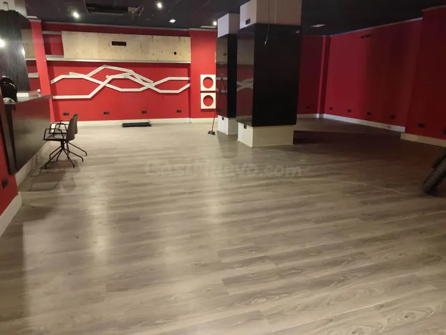LOCAL COMERCIAL CENTRICO Y TOTALMENTE ACONDICIONADO - foto 2