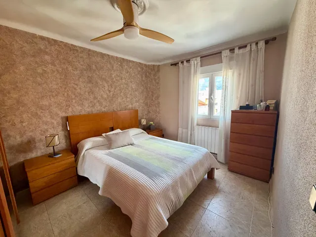 Piso reformado de tres habitaciones con terraza — 10
