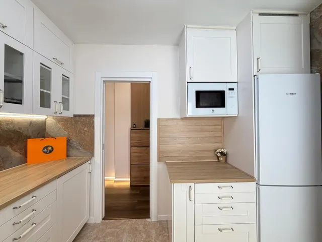 Apartamento totalmente reformado con vistas al mar y a 100 metros del puerto. con 3 dorm. 2 baños. superficie de 100 m2. — 10