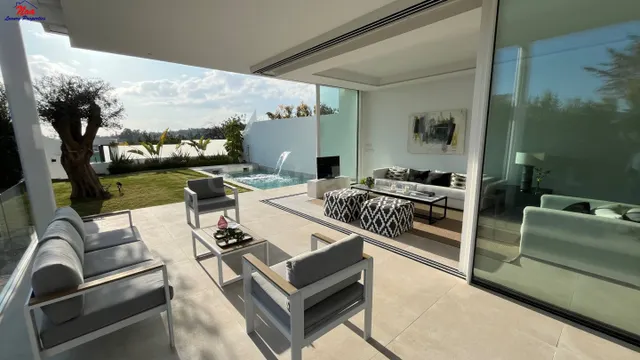 Espectacular Villa en venta con vistas al mar y montaña en M - foto 3