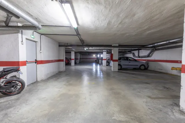 Amplia vivienda VPO con terraza, garaje y excelente ubicación junto a Avenida Juan Pablo II — 35
