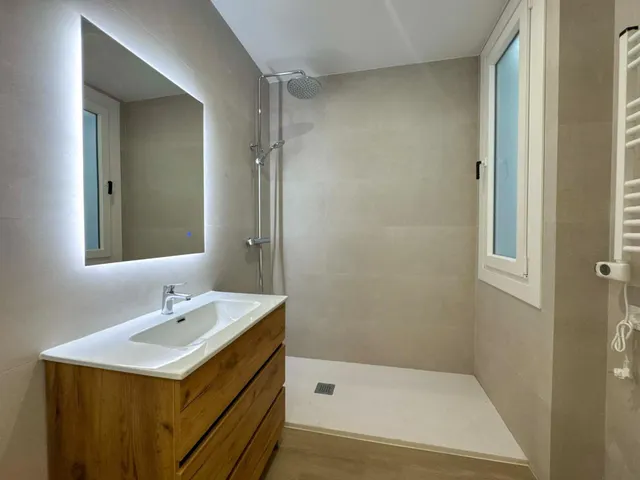 Moderno Piso Reformado en Príncep de Viana — 10