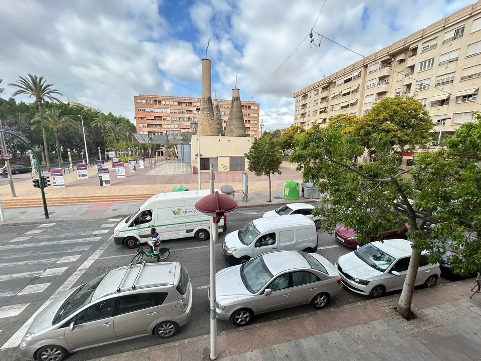 Oficina sin igual en el cruce de la avenida novelda y libertad