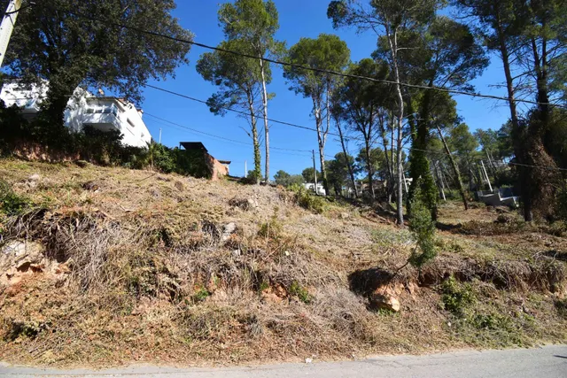 TERRENO A DOS CALLES CON VISTAS Y BUENA ORIENTACIÓN EN MAS MESTRE — 12