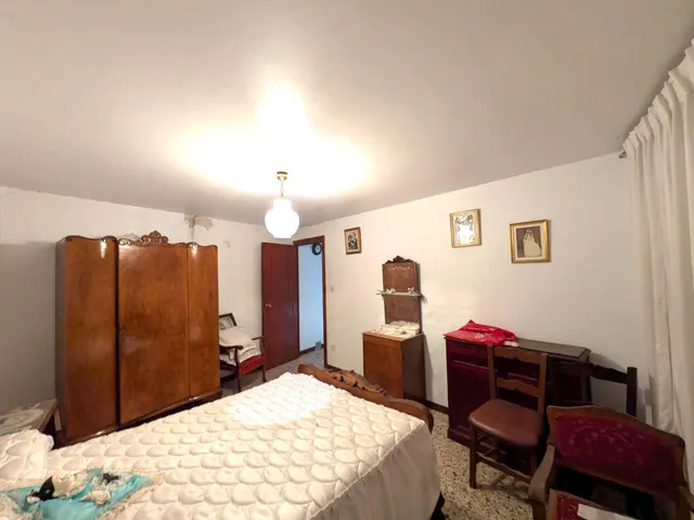 Vivienda en la localidad  Moros, pleno centro de la localidad. — 12