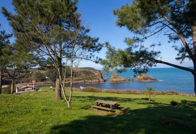 Parcela urbanizable de 1.649 m2 en El Franco, próxima a la costa — 22