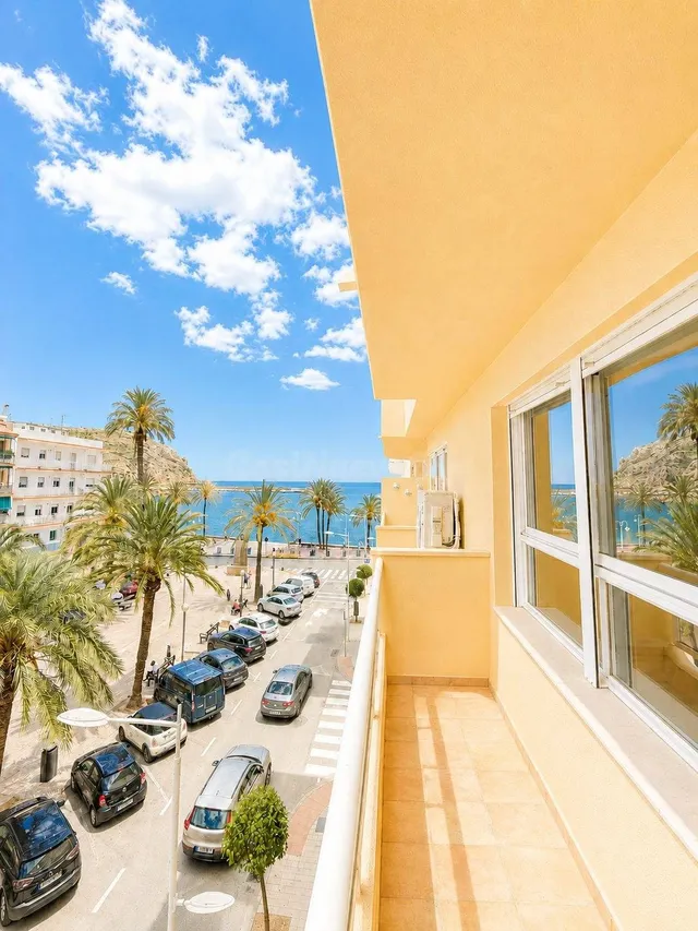 Piso con vistas al mar en venta en Jávea - foto 3