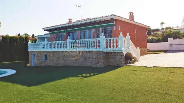 Exclusiva villa con piscina privada en una ubicación privile - foto 2