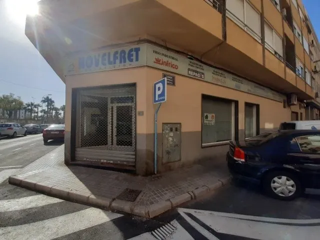 Local comercial en esquina — 14