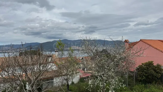 OPORTUNIDAD ÚNICA – CASA PARA REFORMAR CON VISTAS A LA RÍA