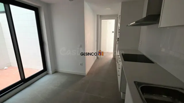 EXCELENTE VIVIENDA SIN AMUEBLAR CON TERRAZA - foto 5