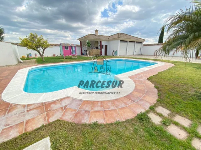ZONA INJERTAL DE LAS CUEVAS- Parcela con gran casa y piscina - foto 2