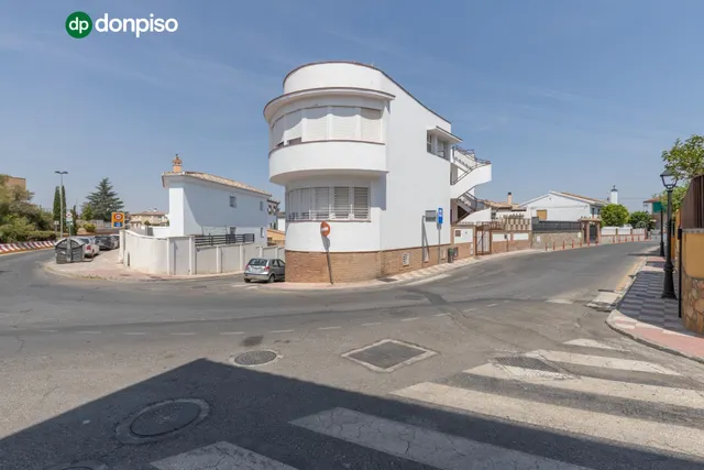 FANTÁSTICO TRÍPLEX EN CÁJAR: UNA VIVIENDA LLEVA DE AMPLITUD Y LUMINOSIDAD — 43