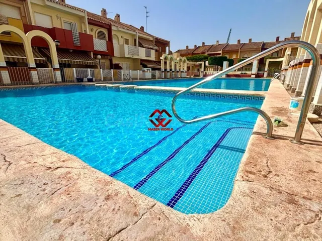 Adosado reformado con piscina comunitaria y garaje cerrado e - foto 3