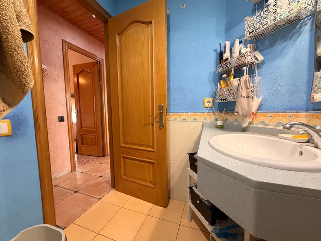 Vivienda unifamiliar. 5 habitaciones dobles. garaje. piscina. — 28