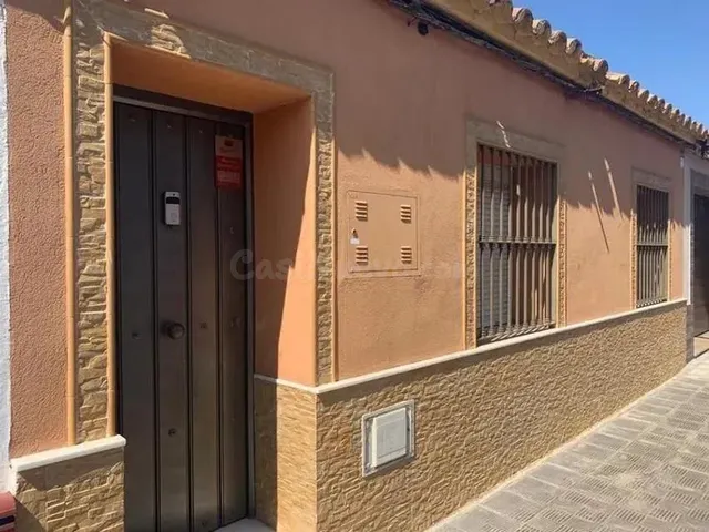 SE VENDE casa OKUPADA en C Lucano - Via Augusta 31 de Écija 