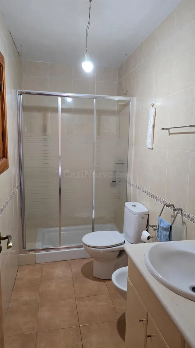 Chalet independiente con gran parcela, jardín y amplias zonas exteriores — 8
