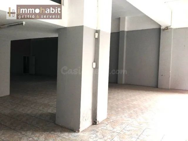 Local de 80 m2 mas 55 m2 de altillo en cap pont — 16