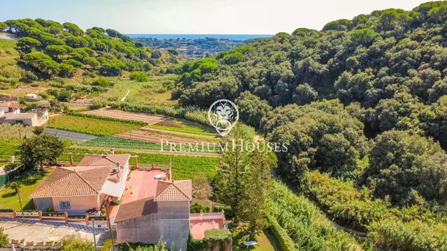 Casa independiente con piscina interior y jardín en venta en Calella — 26