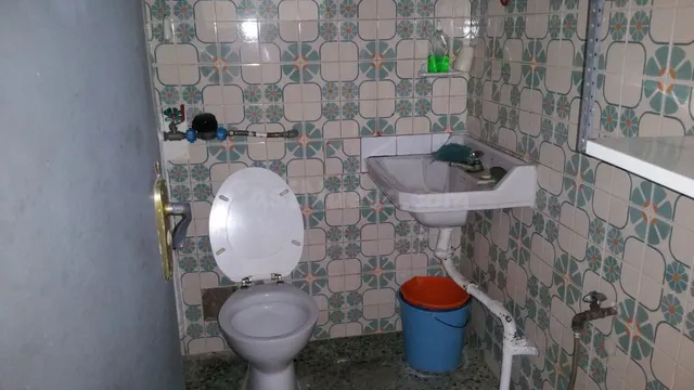 LOCAL GRANDE TODO REFORMADO,HACE ESQUINA — 4