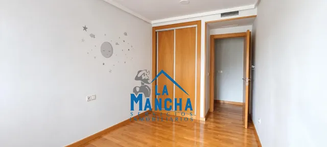 *950€ al mes* inmobiliaria la mancha alquila piso facultad de medicina de Albacete — 17