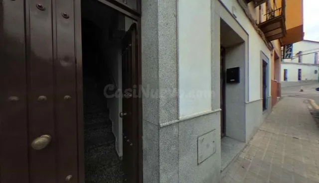 SE VENDE piso OKUPA en C Campo Del Rosario 33 de Zafra - foto 2