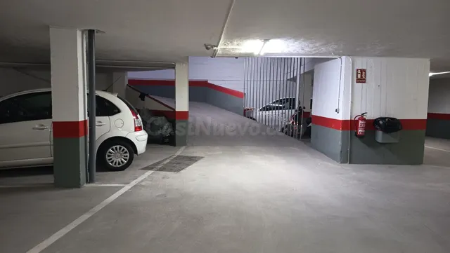 Se vende Cochera en la Plaza Emilio Luque - foto 2