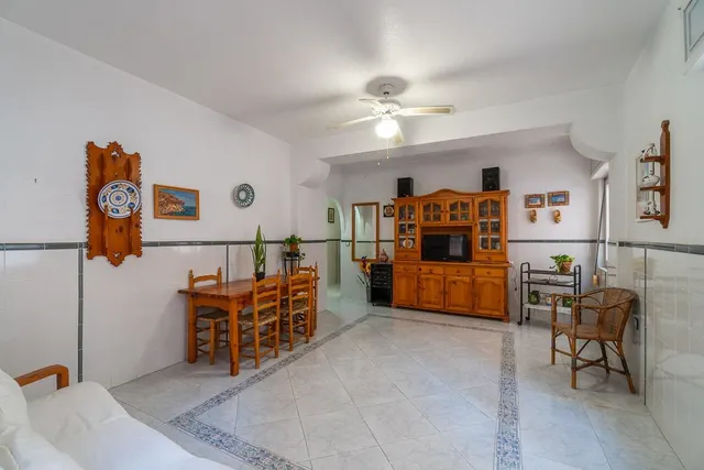 Vivienda en Torrevieja de planta baja al lado de la playa. — 6