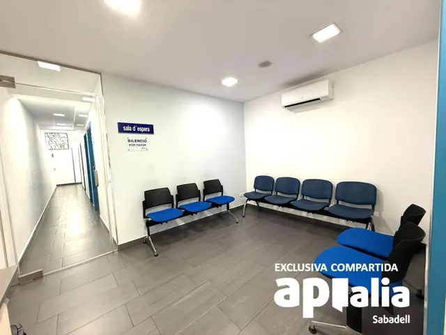 LOCAL COMERCIAL EN BARBERRÀ DEL VALLÉS — 2