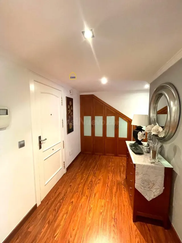 Piso moderno, de 3 dormitorios, con garaje en el centro de L - foto 5